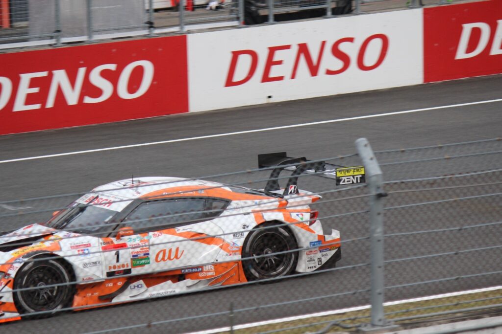 SUPER GT Round8もてぎ2025 GT500クラス優勝マシン、au TOM’S GR Supra。坪井翔・山下健太ペアが見事な走りを見せた。